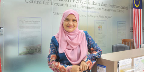 Puan Roslina Rosli